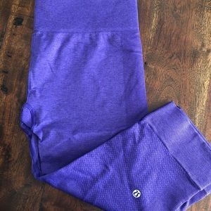 Lululemon Seamlessly Street Crop